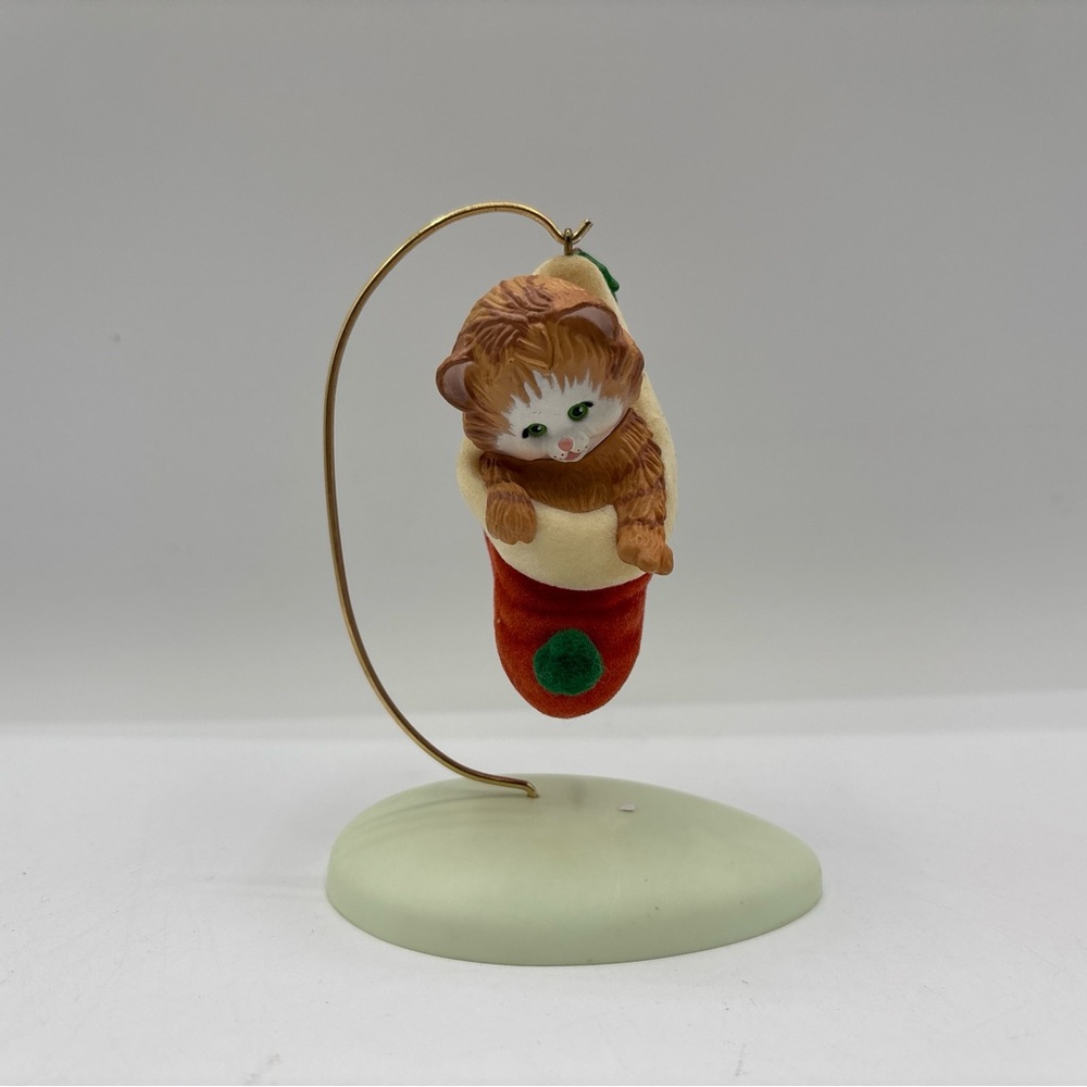 Hallmark Keepsake Dated 1989 Vintage Stocking Kitten Handcrafted Ornament